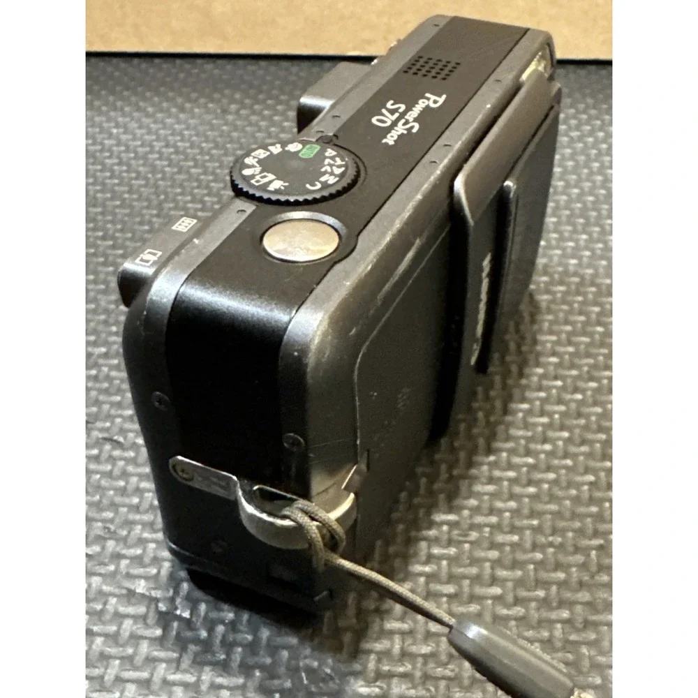 Canon PowerShot S70 7.1MP Compact Digital Camera Bundle